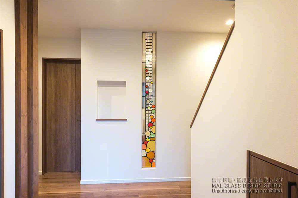 大阪府吹田市玄関 キッチン 現代的なステンドグラスの施工例 大阪府吹田市玄関 キッチン 現代的なステンドグラスの施工例